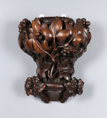 Lot 10 - BLACK FOREST CARVED WALL BRACKET
