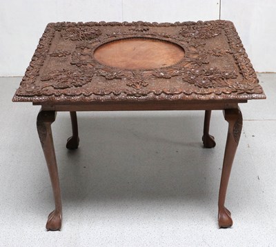 Lot 10 - Anglo-Indische gesneden teak houten tafel.