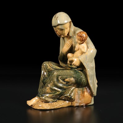 Lot 154 - Geglazuurd keramisch beeld van de Madonna met Kind, door Jef Courtens (1923–2009)
