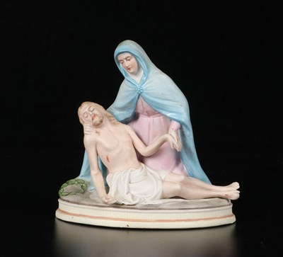 Lot 106 - Polychroom biscuitporseleinen groep van de Pietà, Duitsland.