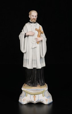 Lot 82 - Polychroom en deels verguld porseleinen beeld van de heilige Franciscus Xaverius.