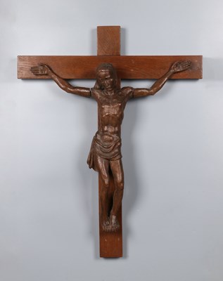 Lot 12 - Groot eiken kruisbeeld met gesneden hardhout Corpus Christi.