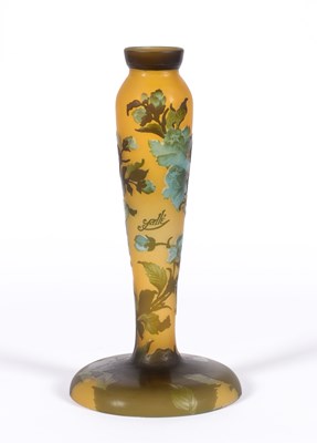 Lot 515 - Cameo glazen lampvoet in de stijl van Émile Gallé