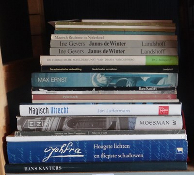 Lot 61 - Magische realisten/Meta realisten - Lot met 22 boeken en Publicaties