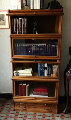 Lot 207 - Globe-Wernicke Co. - Modulaire Boekenkast Circa 1890