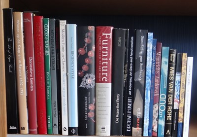 Lot 87 - Lot met 33 diverse boeken en publicaties
