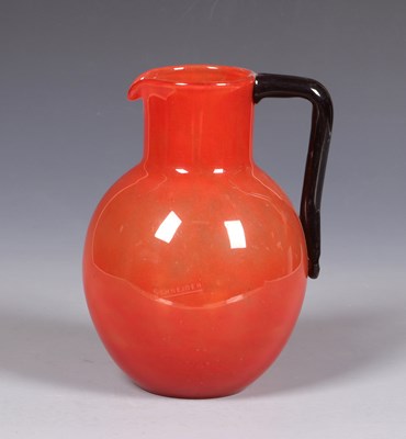 Lot 32 - Charles Schneider (1881–1953), glazen oranje tango schenkkan.