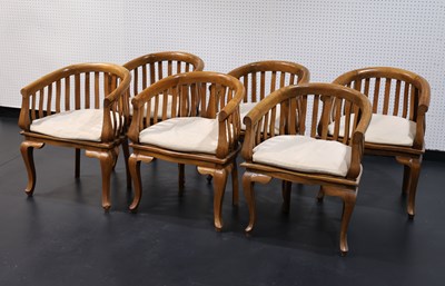 Lot 6a - Set van zes houten armstoelen met spijlenrug