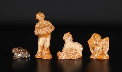 Lot 31 - Vier kleine dier- en figuurbeeldjes, De Sphinx Maastricht