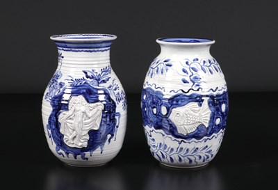 Lot 112 - Twee vazen met plastische voorstelling, Wim Visser, De Sphinx