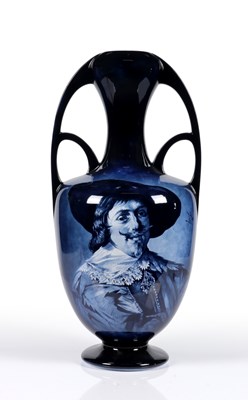 Lot 199 - Kapitale vaas met mansportret naar Frans Hals, Henri Breetvelt, Société Céramique