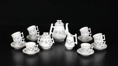 Lot 81 - 13-delig servies met vogelmotief, Petrus Regout