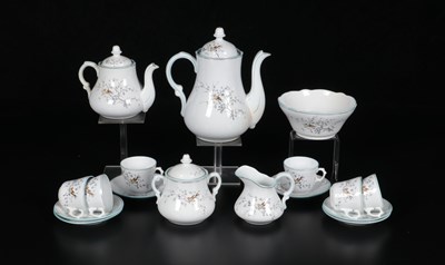 Lot 106 - 17-delig servies, decor ‘Vogelzang’, Petrus Regout & Co