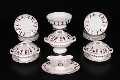 Lot 107 - 24-delig kinderservies met kinderfiguren, Société Céramique