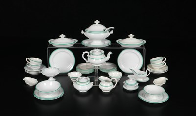 Lot 108 - 40-delig kinderservies, decor '2 Groene Filets', Petrus Regout