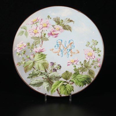 Lot 135 - Schotel met bloemen en monogram, Société Céramique