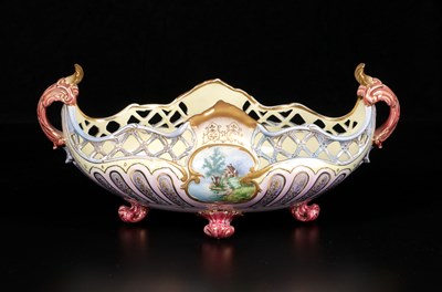Lot 168 - Opengewerkte jardinière, Société Céramique