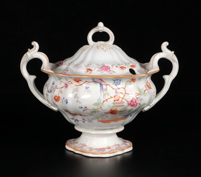 Lot 154 - Grote soepterrine, decor ‘Portici’, P. Regout