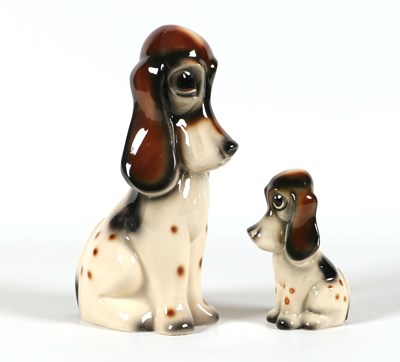 Lot 184 - Twee beeldjes van een hond, Jema
