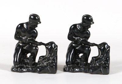 Lot 185 - Twee beeldjes met mijnwerkers, Jema