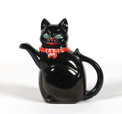 Lot 186 - Theepot in de vorm van een kat, Mosa Maastricht