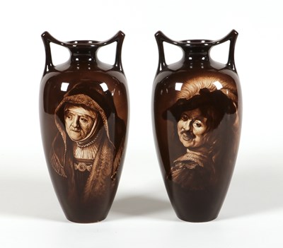 Lot 143 - Twee vazen met portretten, Henri Breetvelt, Société Céramique