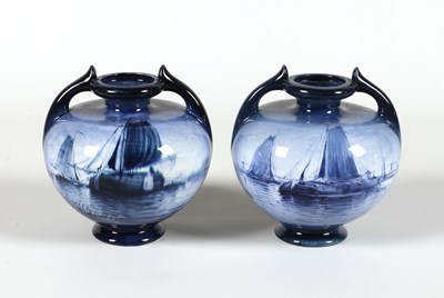 Lot 195 - Twee vazen met zeilschepen, Henri Breetvelt, Société Céramique