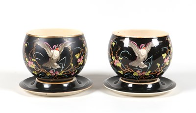 Lot 205 - Twee cachepots op onderschotel met decor '199', Petrus Regout