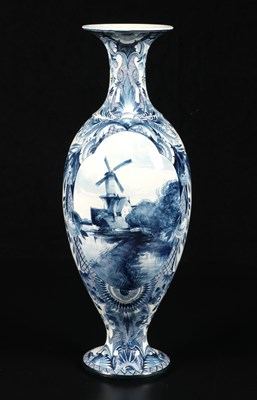 Lot 167 - Kapitale vaas met molenlandschap, Société Céramique