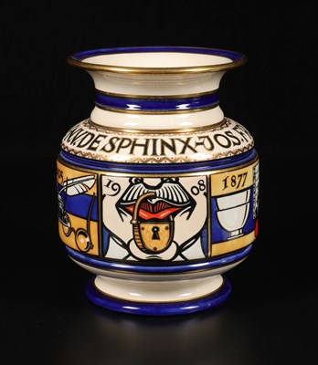 Lot 208 - Vaas met jubileumdecor, Petrus Regout