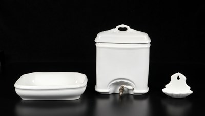 Lot 151 - Waterreservoir met bak en zeephouder, Petrus Regout