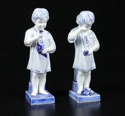 Lot 78 - Twee beeldjes van huilende kinderen