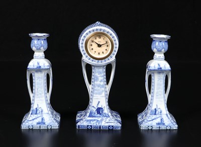 Lot 215 - Driedelig klokstel met molens en schepen, Mosa Maastricht