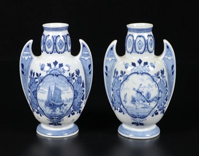 Lot 217 - Twee vazen met zeilschip en molen, Mosa Maastricht