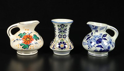 Lot 92 - Drie aardewerk kannetjes, Société Céramique