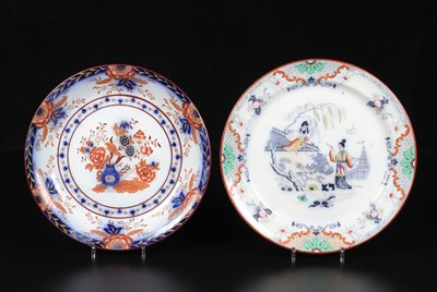 Lot 236 - Twee grote schotels, decor ‘Timor’ en ‘Persian’, Petrus Regout