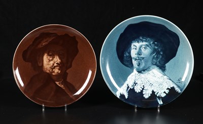 Lot 242 - Twee wandborden met portretten naar 17e-eeuwse meesters, Henri Breetvelt, Société Céramique