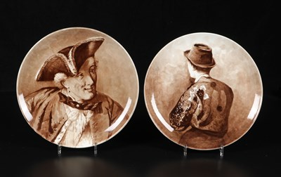 Lot 243 - Twee wandborden met portretdecor, Henri Breetvelt, Société Céramique