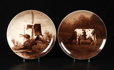 Lot 245 - Twee wandborden ‘molenlandschap’ en ‘koe’, Henri Breetvelt, Société Céramique