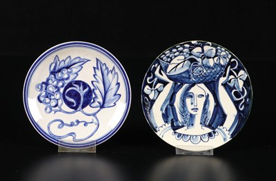 Lot 257 - Twee borden met blauwe decoratie, Wim Visser en Guillaume Serpenti, De Sphinx