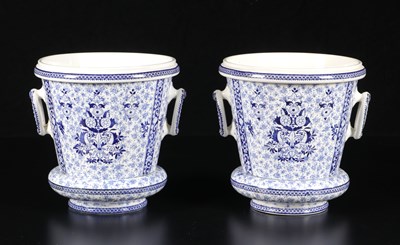Lot 269 - Twee cachepots met blauw bloemendecor, Société Céramique