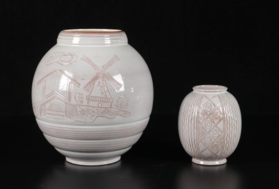 Lot 275 - Twee vazen met gegraveerd decor, Wim Visser, De Sphinx