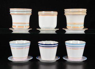 Lot 276 - Zes cachepots op onderschotel, Petrus Regout