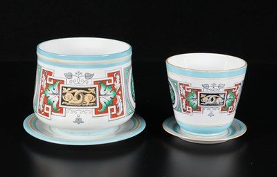Lot 280 - Twee cachepot met decor ‘220’, Petrus Regout