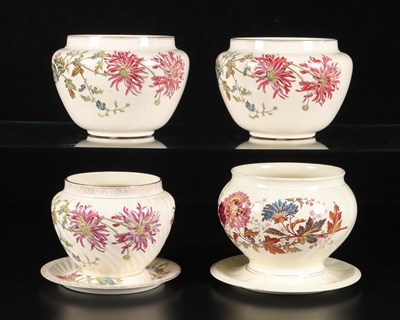 Lot 147 - Vier cachepots met decor ‘Chrysanthème’, Petrus Regout