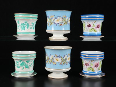 Lot 286 - Zes handbeschilderde cachepots met bloemdecor, Petrus Regout