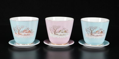 Lot 304 - Drie cachepots met decor ‘Landschap’, Petrus Regout, Maastricht