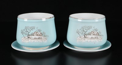 Lot 305 - Twee aardewerk cachepots met decor 'Landschap', Petrus Regout