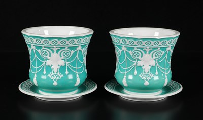 Lot 308 - Twee cachepots op onderschotel, Petrus Regout
