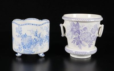 Lot 323 - Twee cachepots met decor 'Boules de Neige' en 'Printemps', Société Céramique